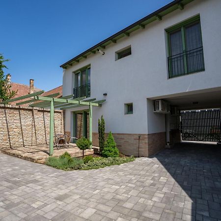 Jokai Apartman Dunafoldvar Exterior foto