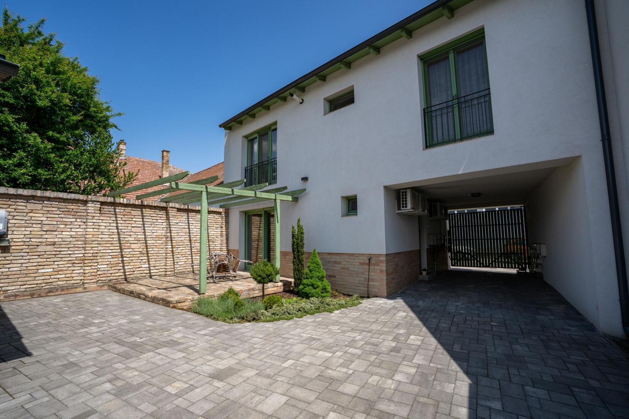 Jokai Apartman Dunafoldvar Exterior foto